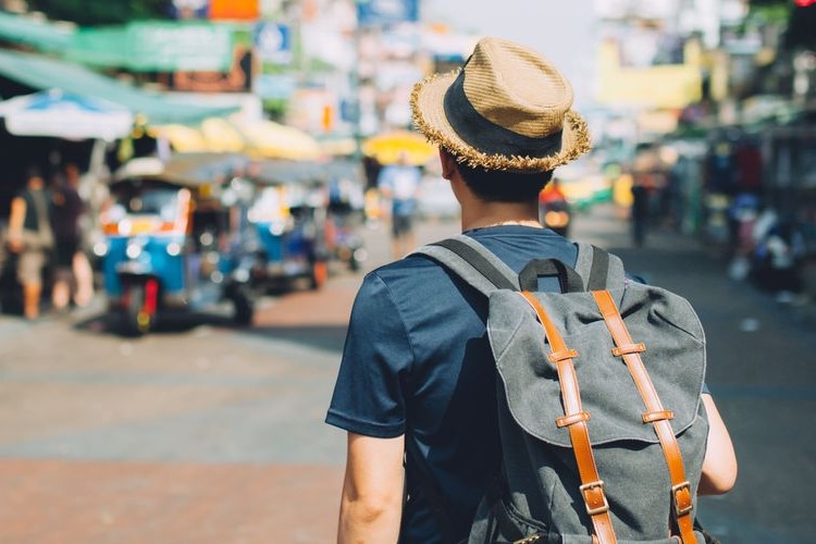 Travelling Solo Menyelami Dunia dalam Keberanian Sendirian